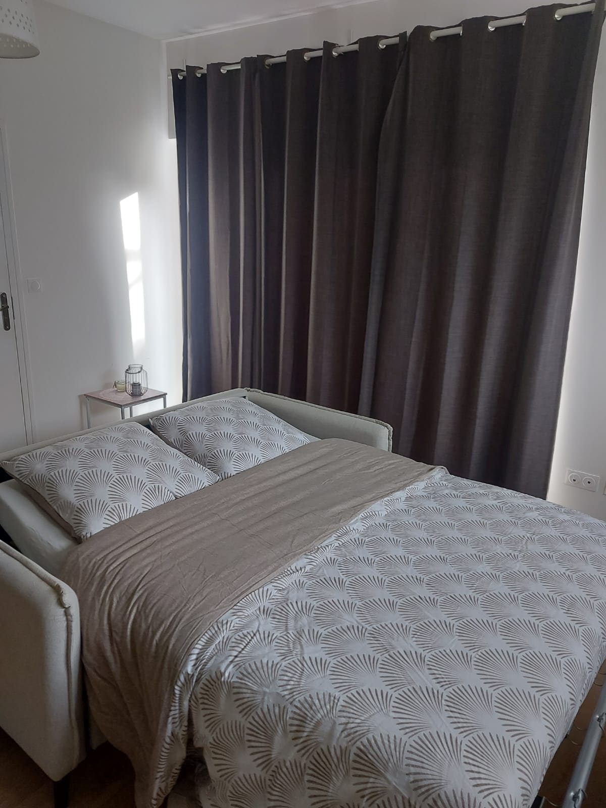 Ambienti i dhomës së gjumit