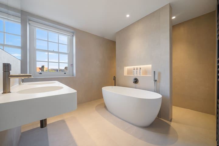 AC | Luxury Stylish 2BR/3BA Townhouse Hampstead