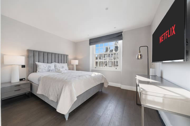 AC | Luxury Stylish 2BR/3BA Townhouse Hampstead gallery image 2