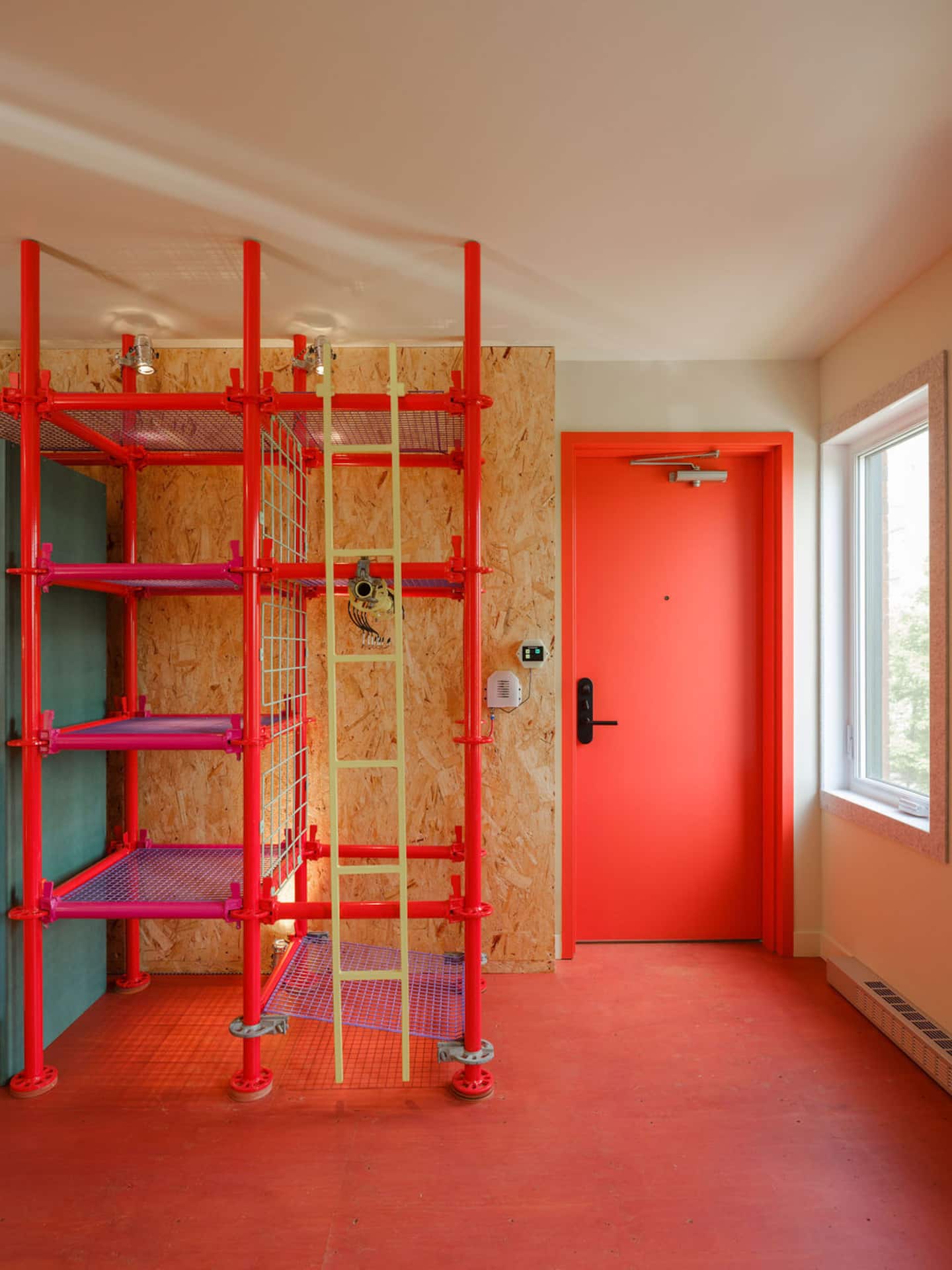 Lab Rouge, BADANG