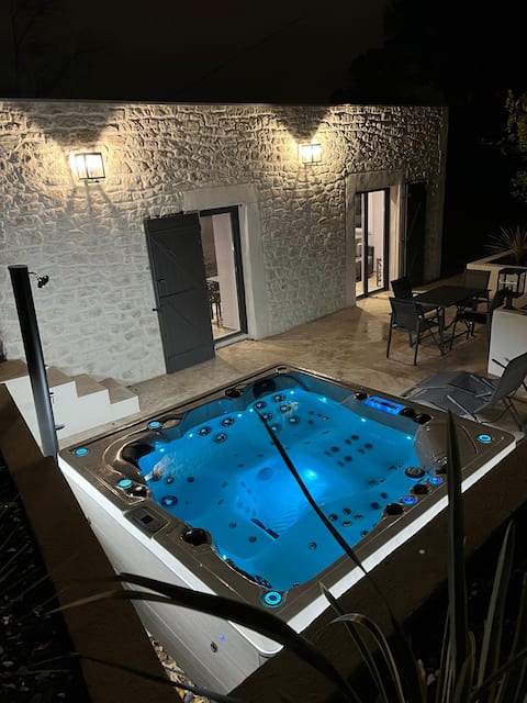 4-star gîte, jacuzzi, bicycles, petanque court