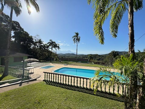 Country house with pool, lake and amazing view