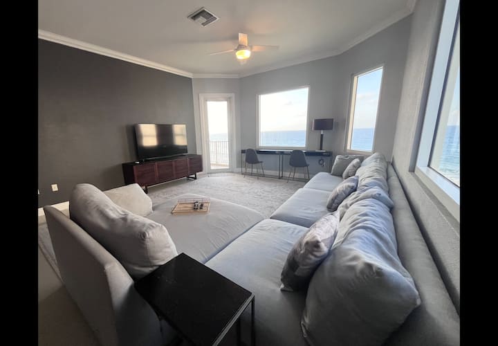 Coastal Getaway 3br/3ba - Sleeps 8 - Cayman Islands