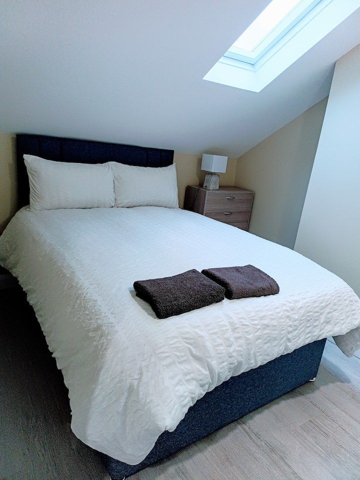 Dhoma e gjumit 3, kati i dytë, krevat dopio - MPO property ltd 