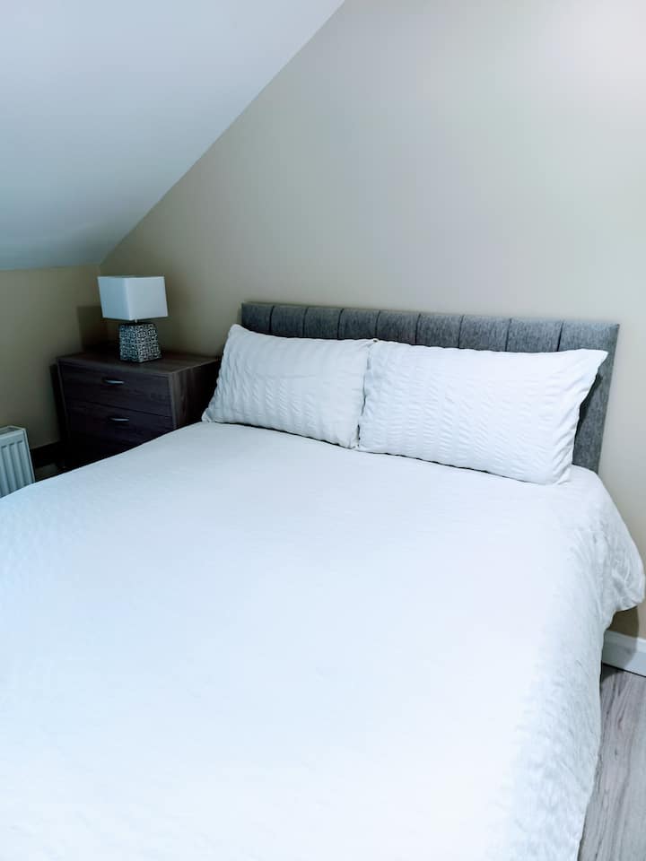 Dhoma e gjumit 4, kati i dytë, krevat dopio - MPO property ltd 