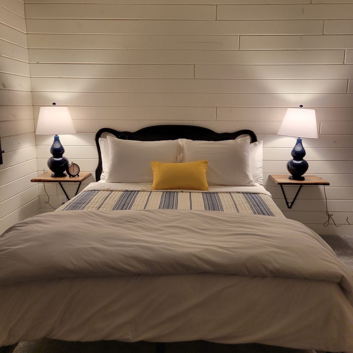 Брачен кревет (широк 150-179 см), поглед на Патерсон Лејк.