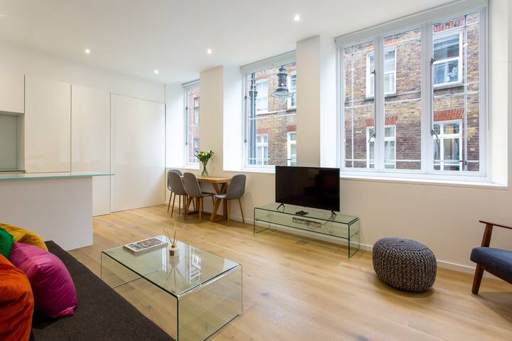 Mayfair | 5-Min to Oxford Circus Station | Lift gallery image 3