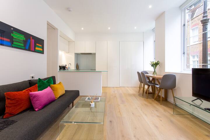 Mayfair | 5-Min to Oxford Circus Station | Lift gallery image 2