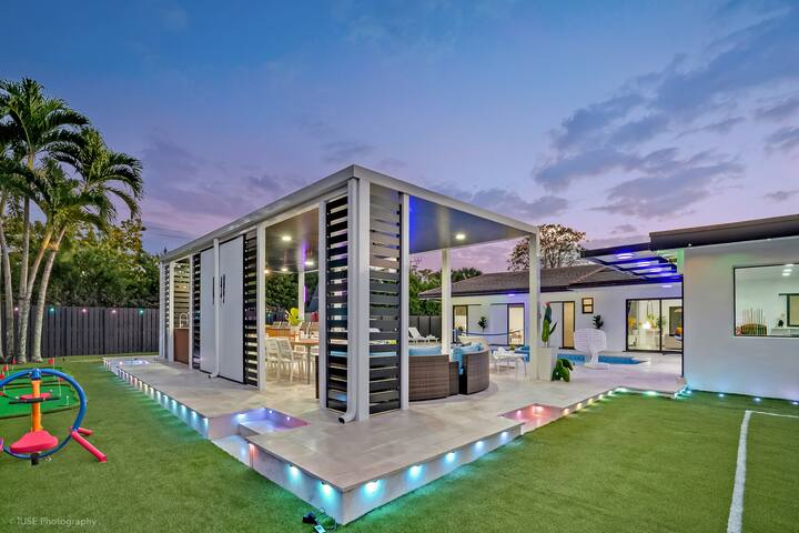 Prime Resort Heated Pool Hot Tub PS5 Soccer Volley gallery image 3