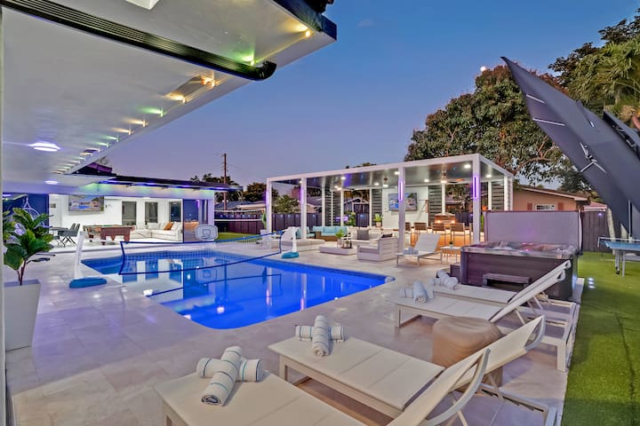 Prime Resort Heated Pool Hot Tub PS5 Soccer Volley