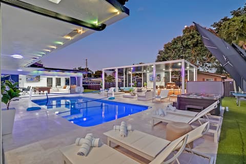 Prime Resort Heated Pool Hot Tub PS5 Soccer Volley