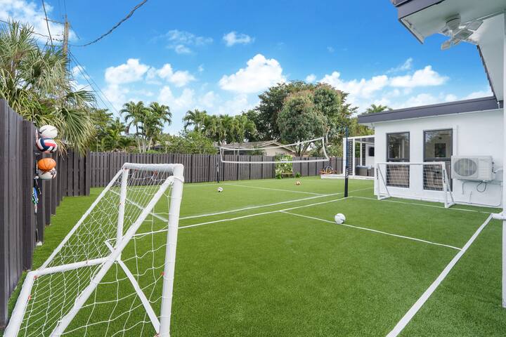 Prime Resort Heated Pool Hot Tub PS5 Soccer Volley gallery image 4