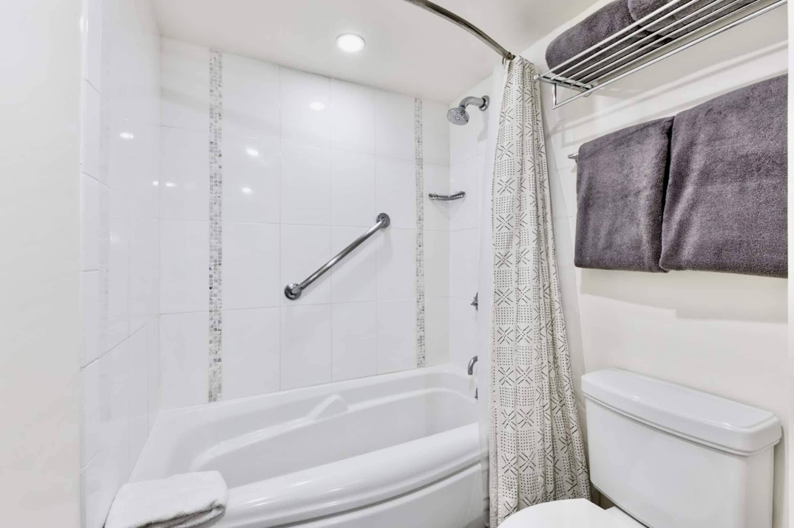 11FL-Upscale King Suite-Corner Unit-Ala Moana Hotel~ - Image 14