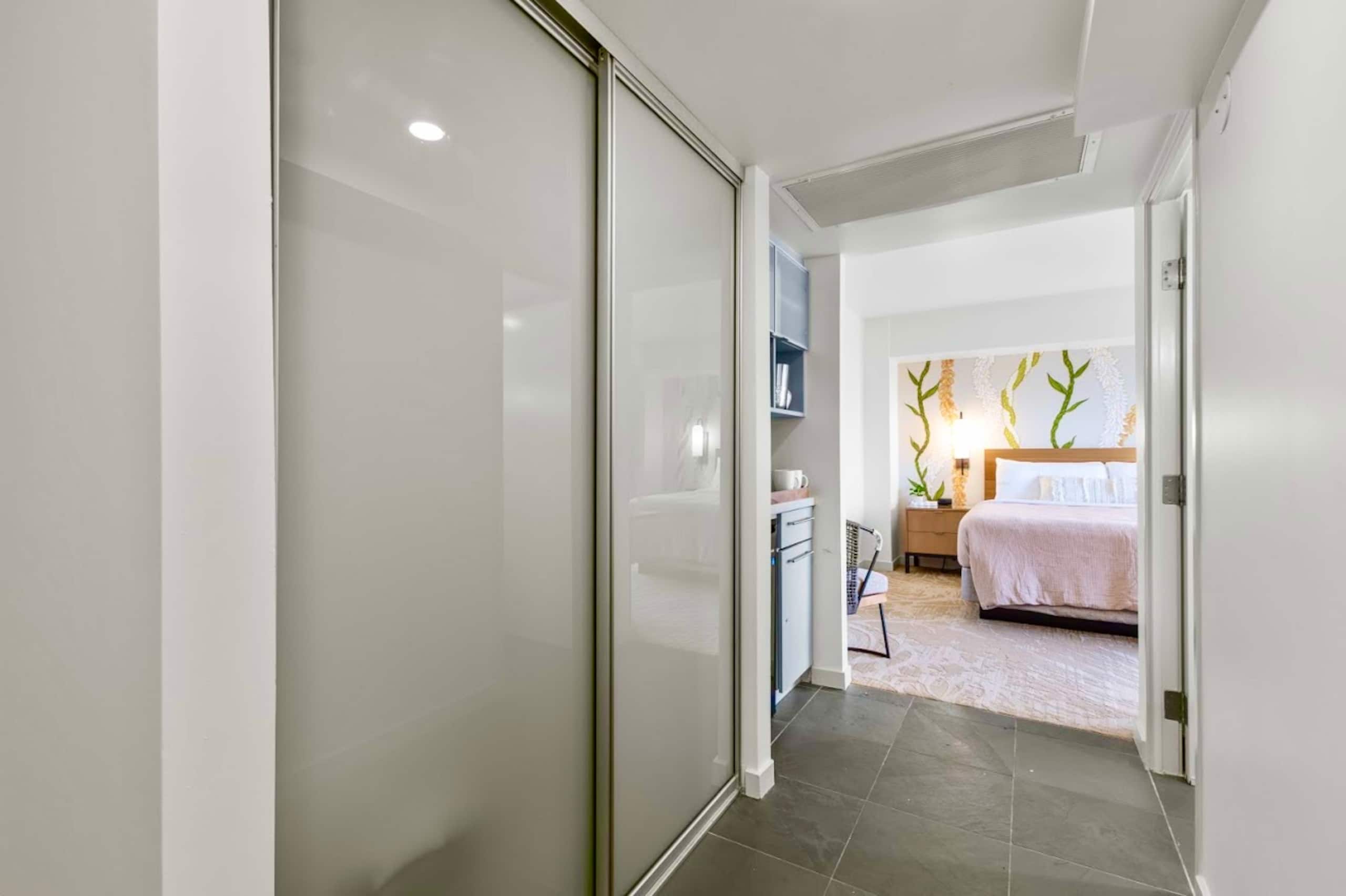 11FL-Upscale King Suite-Corner Unit-Ala Moana Hotel~ - Image 8