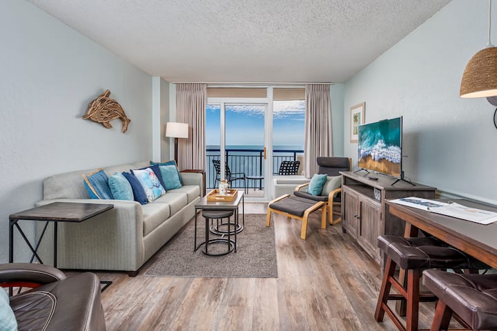 Dhoma e ndenjjes ka pamje nga oqeani