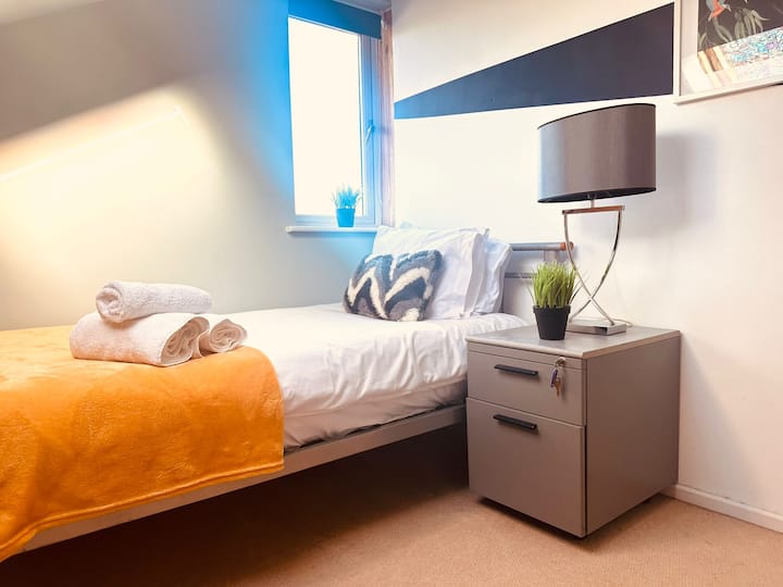 Удобноста е во деталите - меки перници, меки крпи и вистинскиот амбиент за совршен престој.