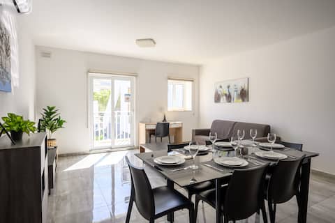 F9 Modern and Bright Apartment for 7 people