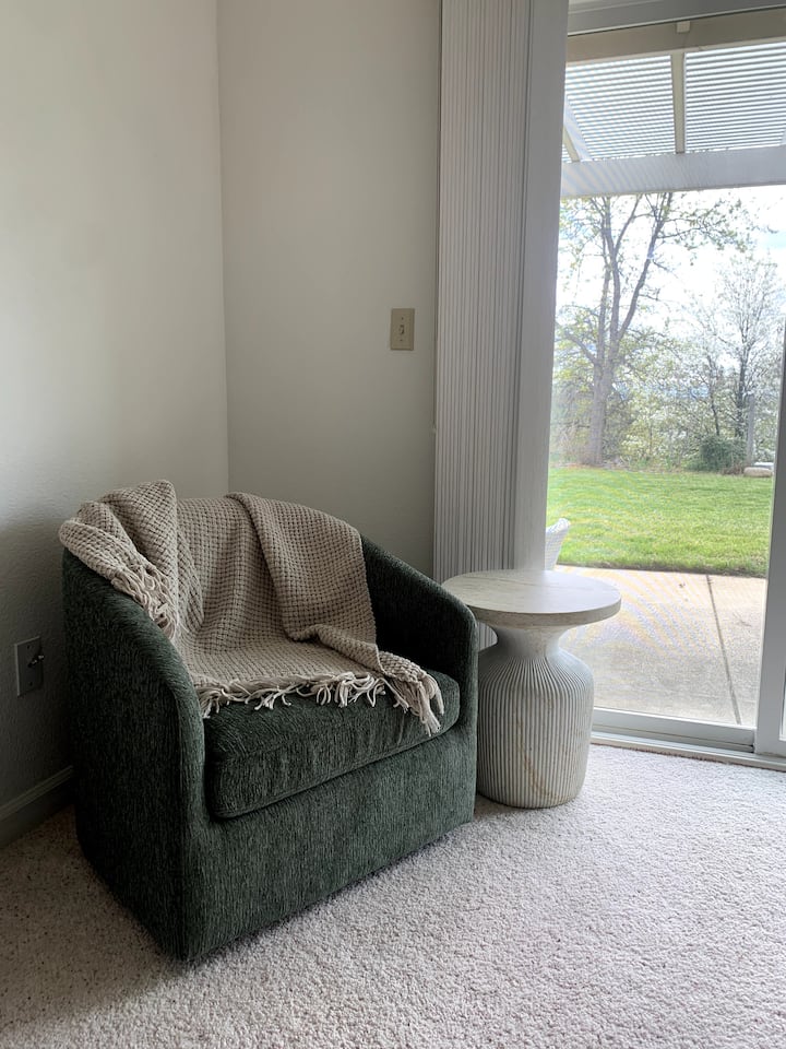 Private Studio Central Located W/ Villa Amenities - Redding, CA