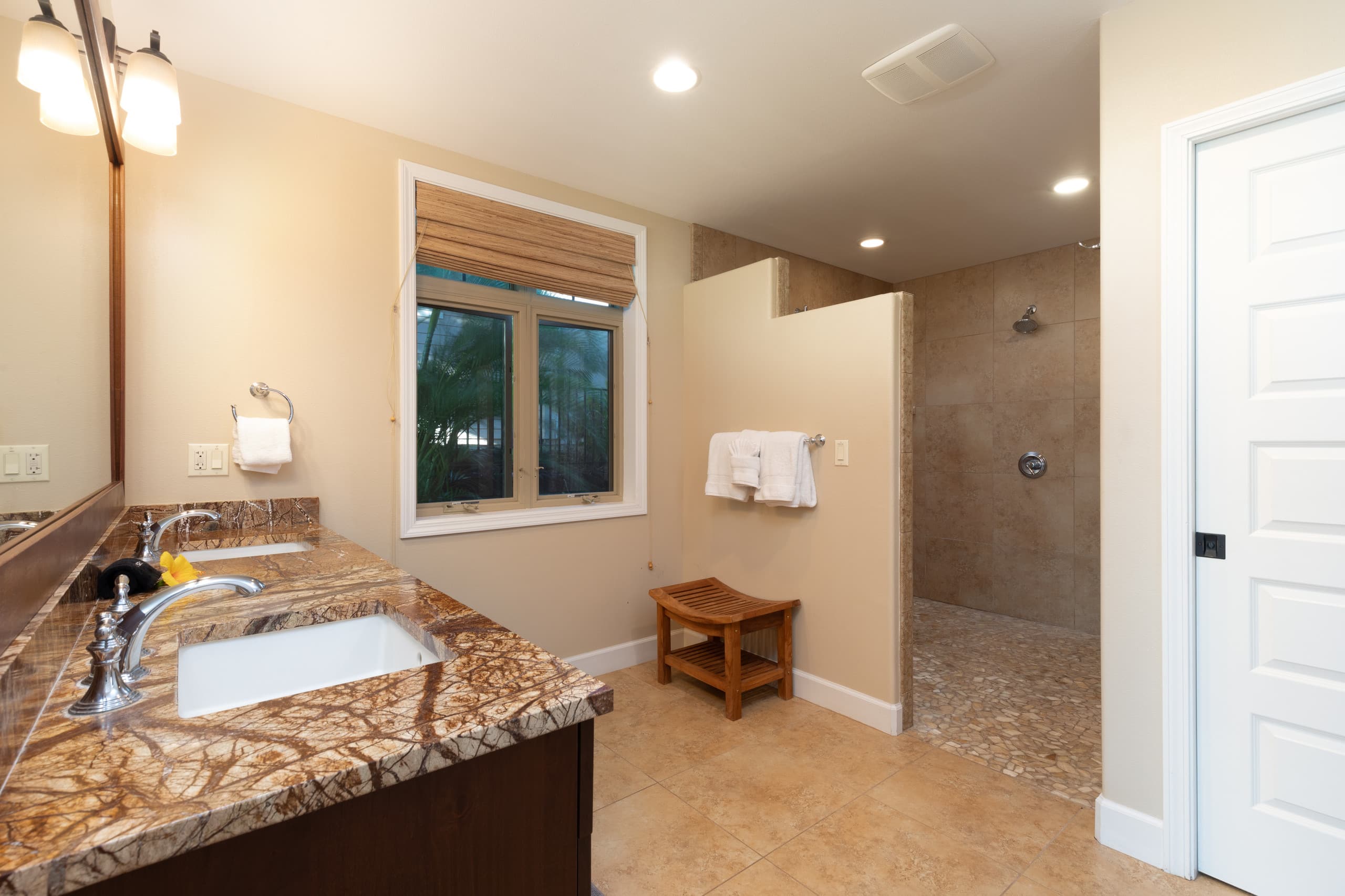 Home in Waimea · ★5.0 · 4 bedrooms · 6 beds · 3 baths - Image 17