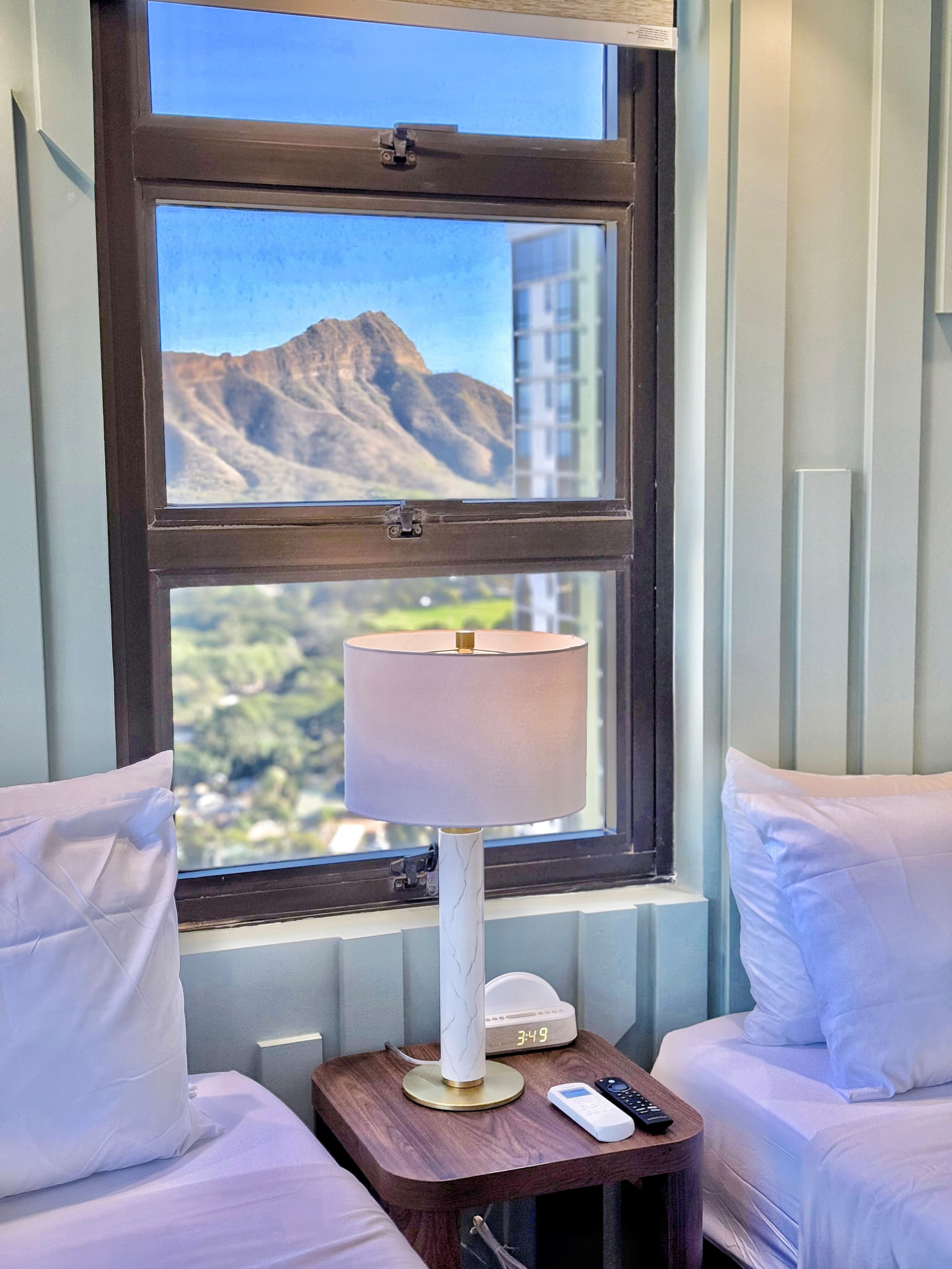 34FL-Upscale Mountain View 1BR-Waikiki w/Parking - Image 31