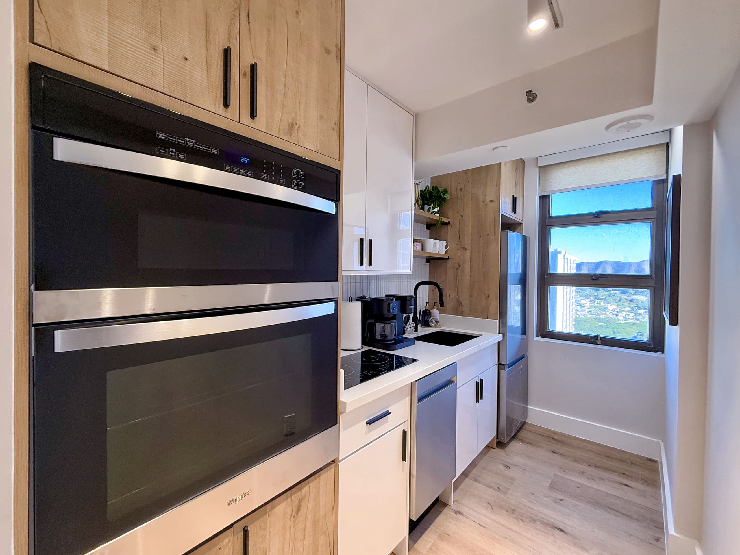 34FL-Upscale Mountain View 1BR-Waikiki w/Parking - Image 13