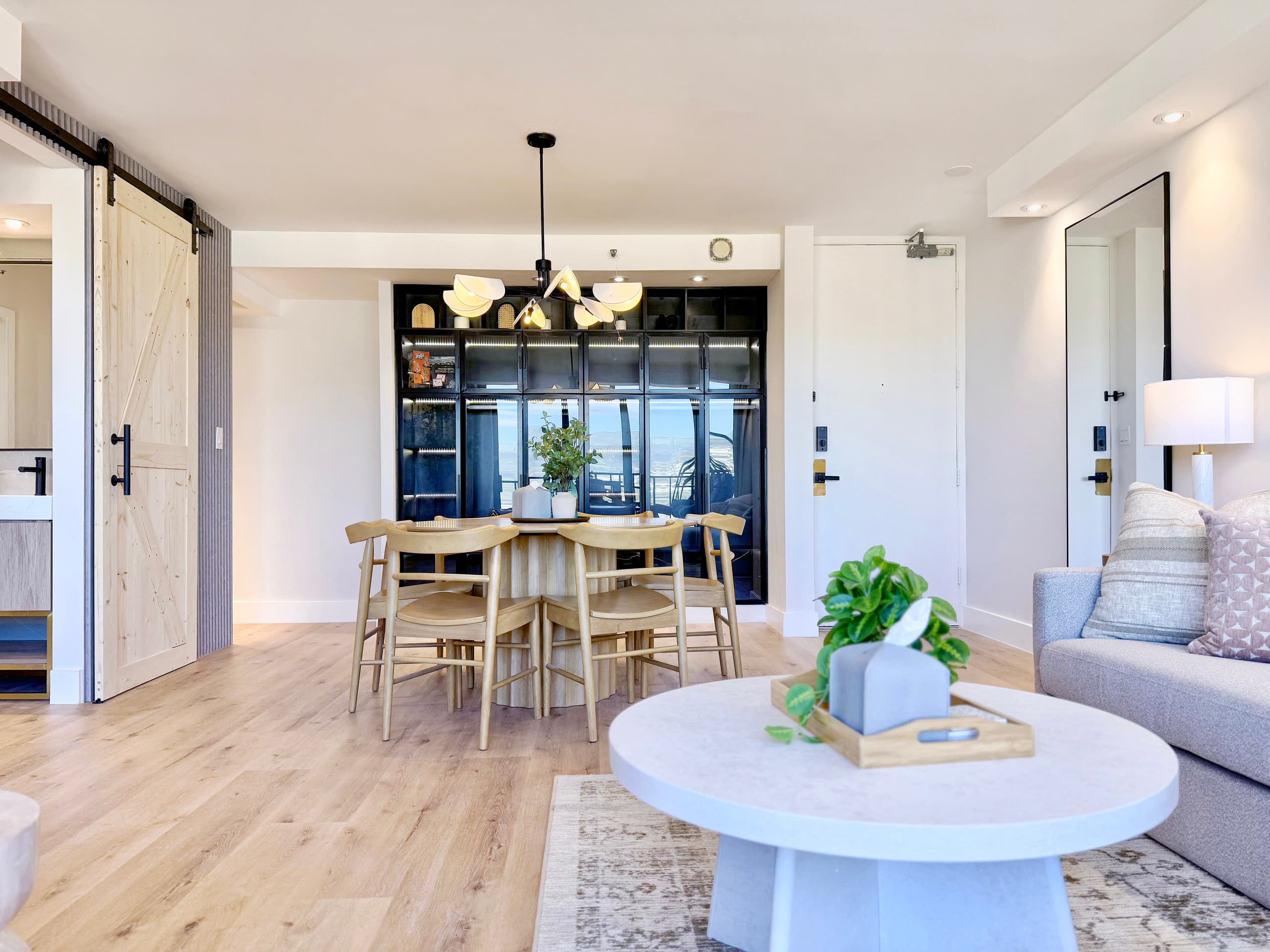 34FL-Upscale Mountain View 1BR-Waikiki w/Parking - Image 9