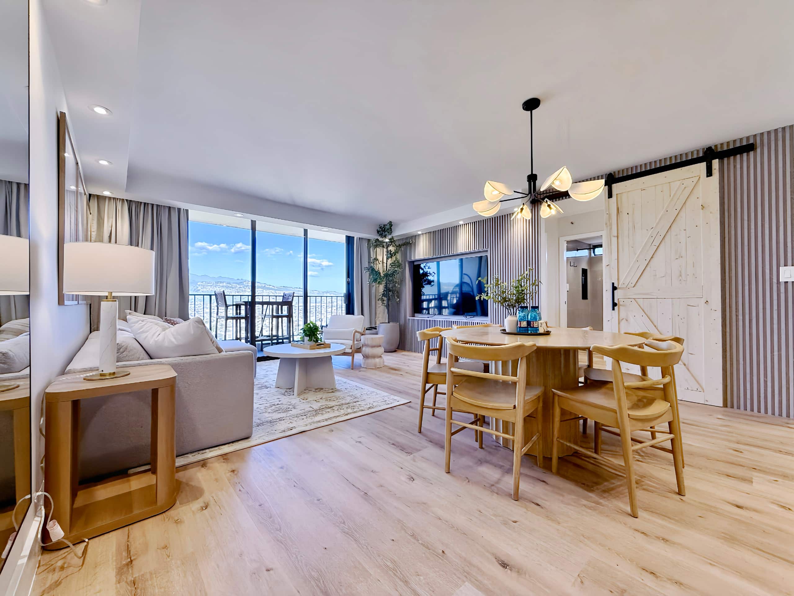 34FL-Upscale Mountain View 1BR-Waikiki w/Parking - Image 5