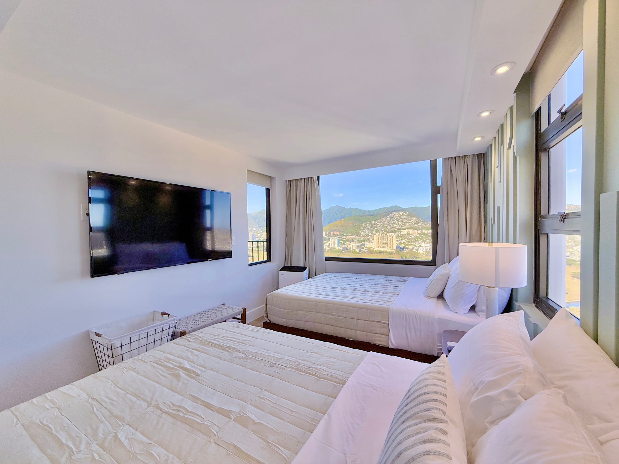 34FL-Upscale Mountain View 1BR-Waikiki w/Parking - Image 29