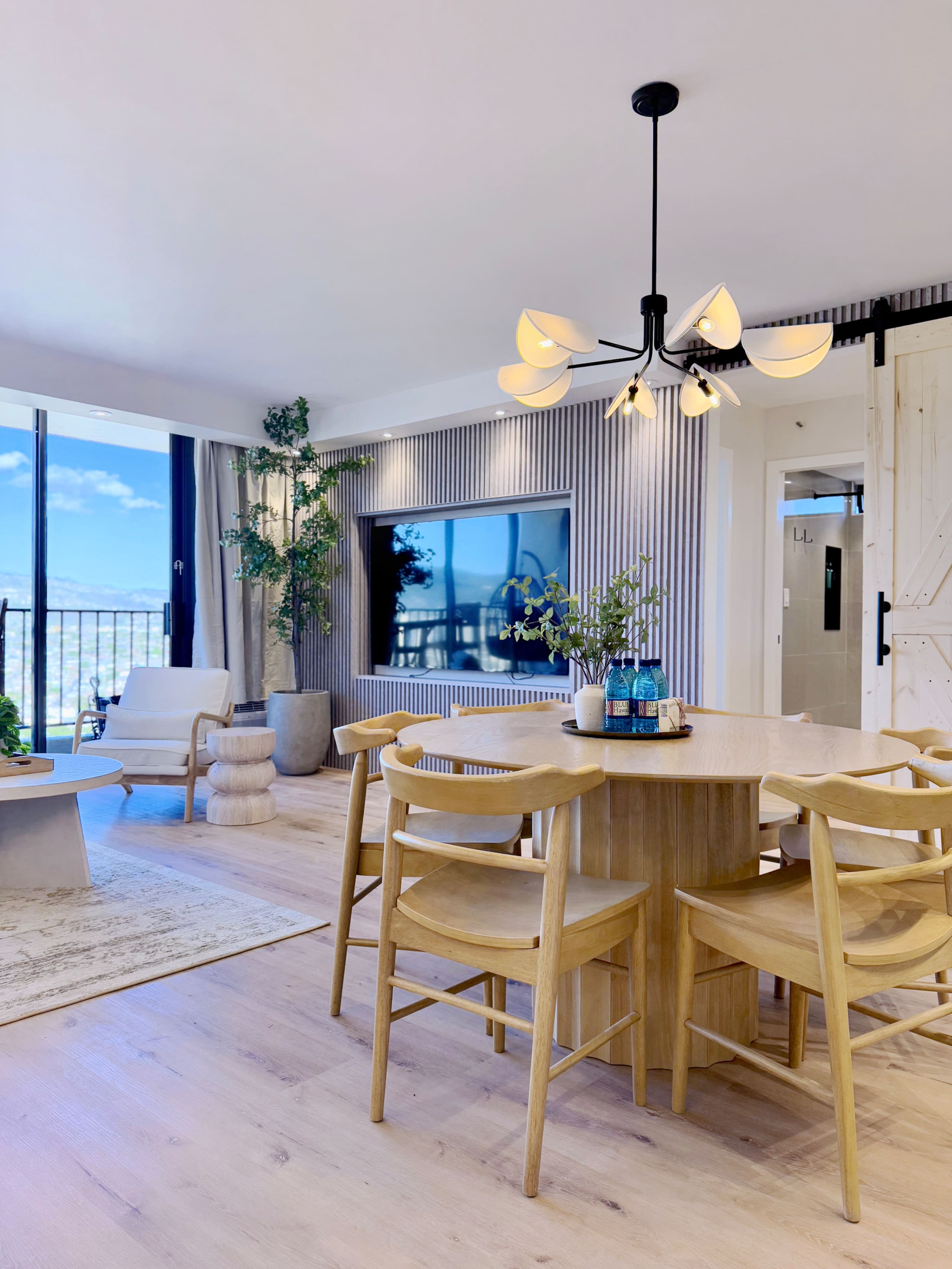 34FL-Upscale Mountain View 1BR-Waikiki w/Parking - Image 26