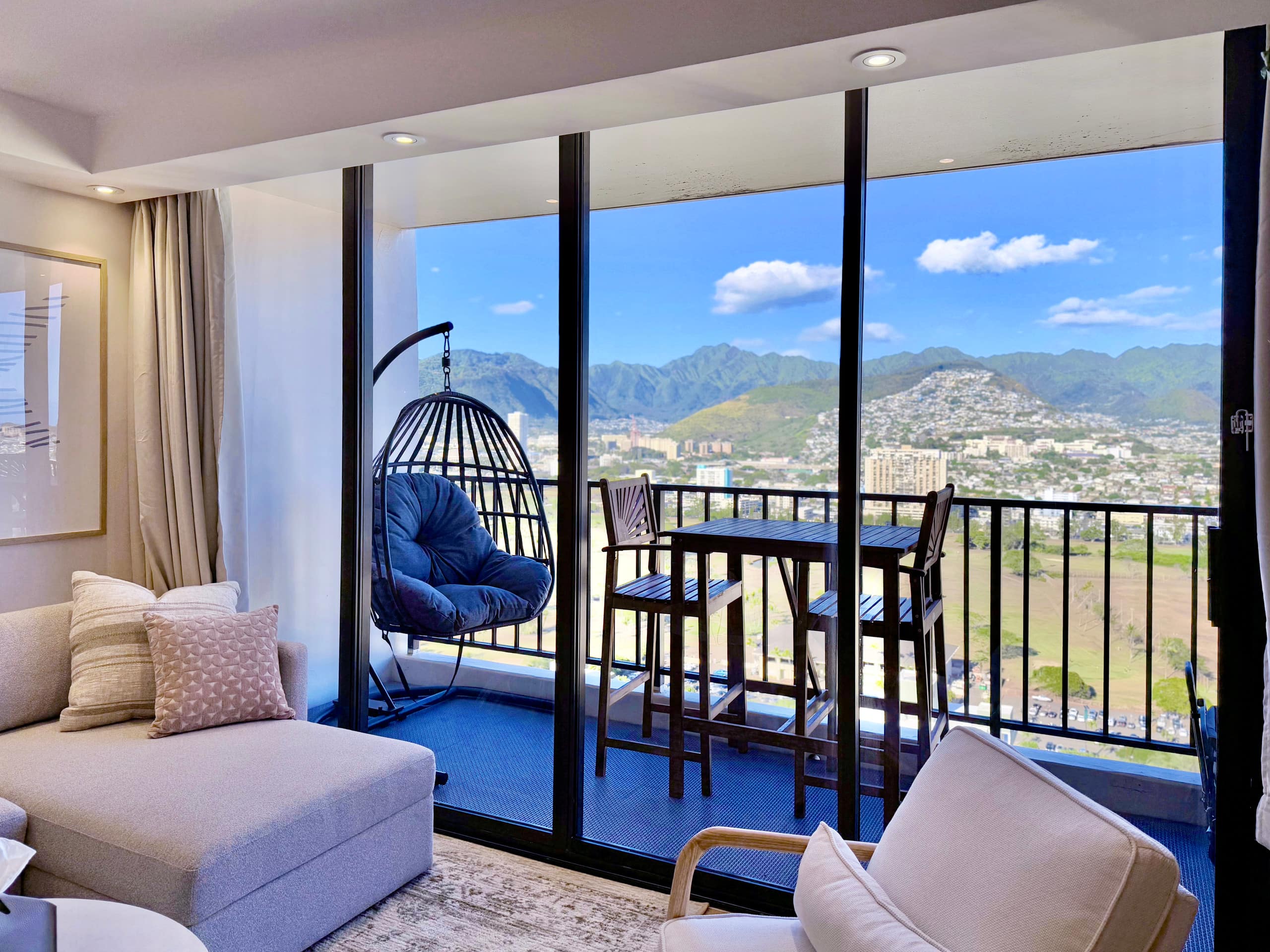34FL-Upscale Mountain View 1BR-Waikiki w/Parking - Image 8