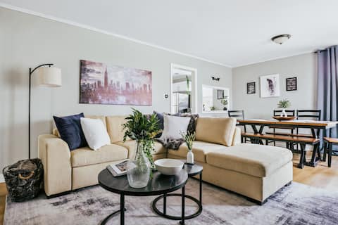 Charming & Cozy Getaway - A Heroic Stay Awaits!