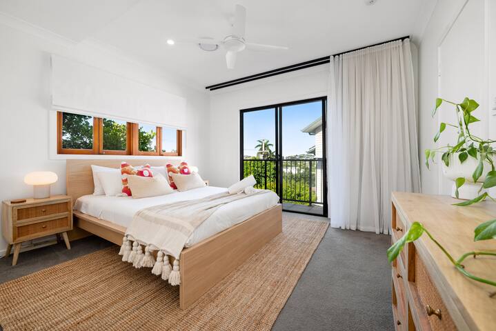 Inner City Townhouse – Pet Friendly gallery image 4