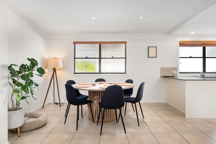 Inner City Townhouse – Pet Friendly gallery image 3