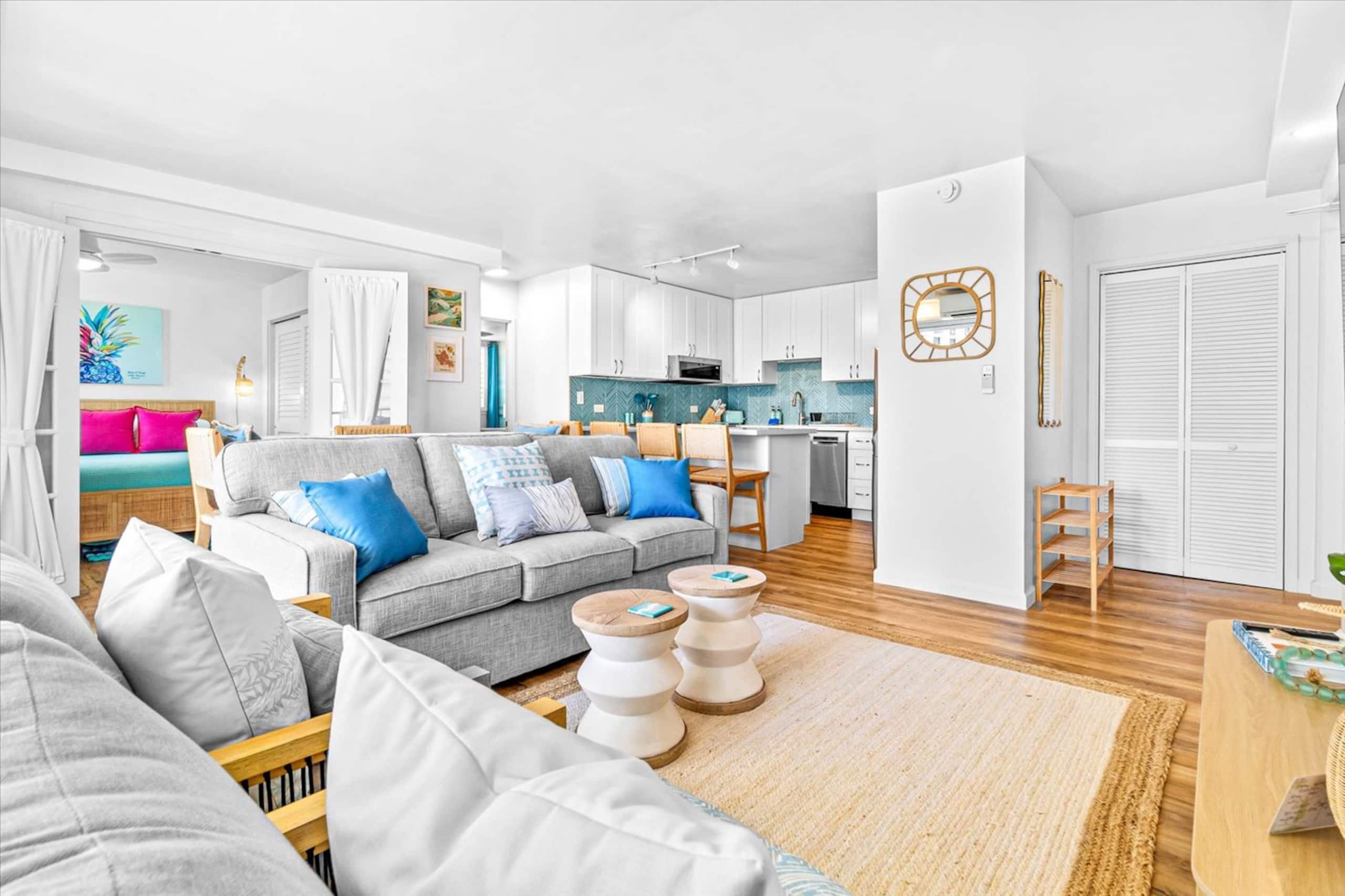 NEW Upgraded Condo, A/C, Oceanview + Parking - Image 11