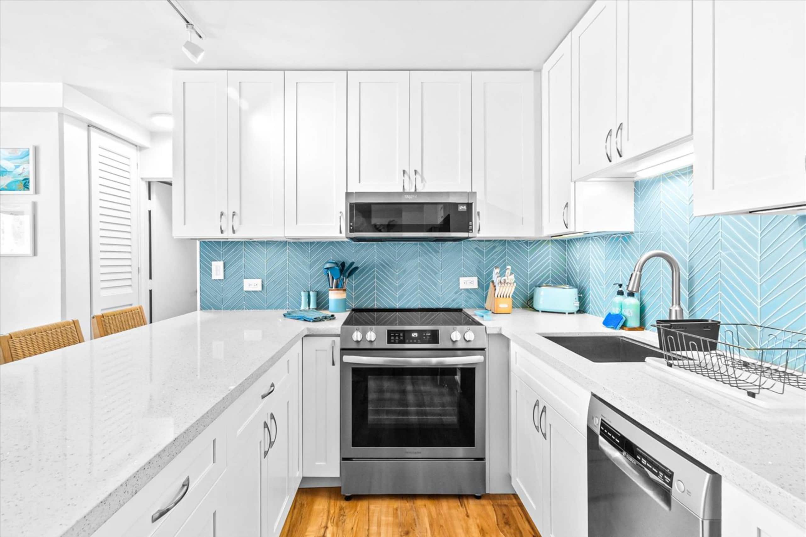 NEW Upgraded Condo, A/C, Oceanview + Parking - Image 17