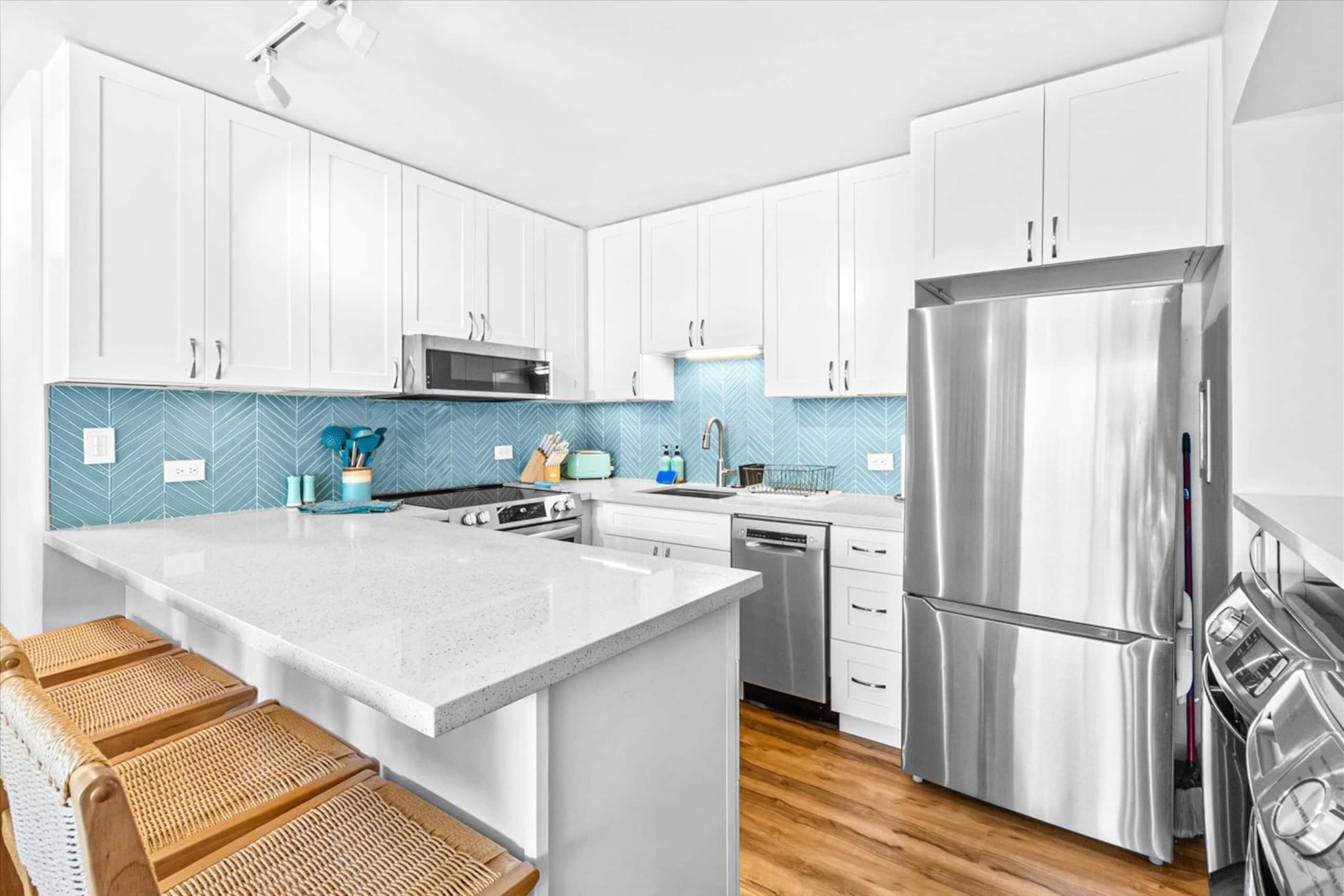 NEW Upgraded Condo, A/C, Oceanview + Parking - Image 15