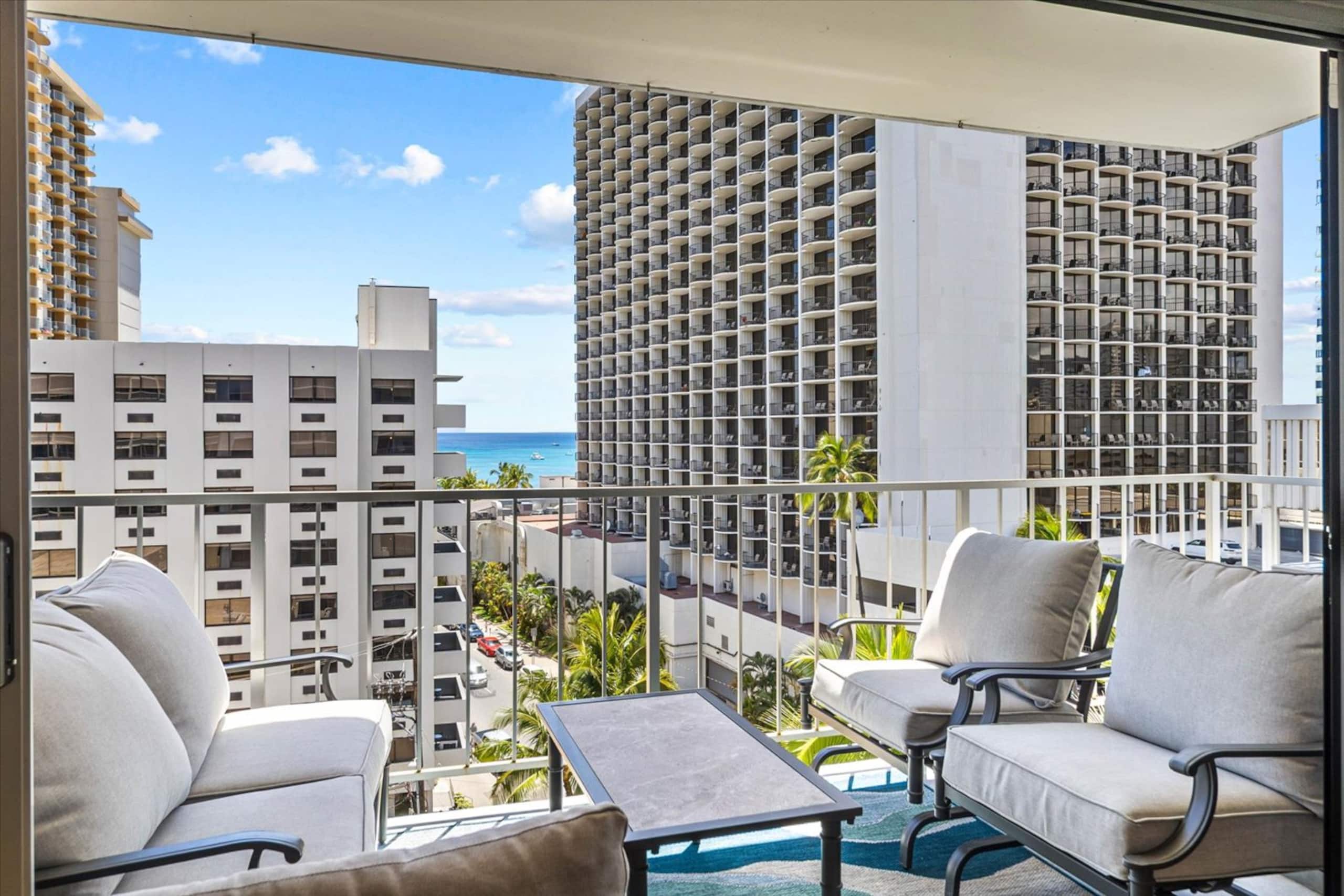 NEW Upgraded Condo, A/C, Oceanview + Parking - Image 33