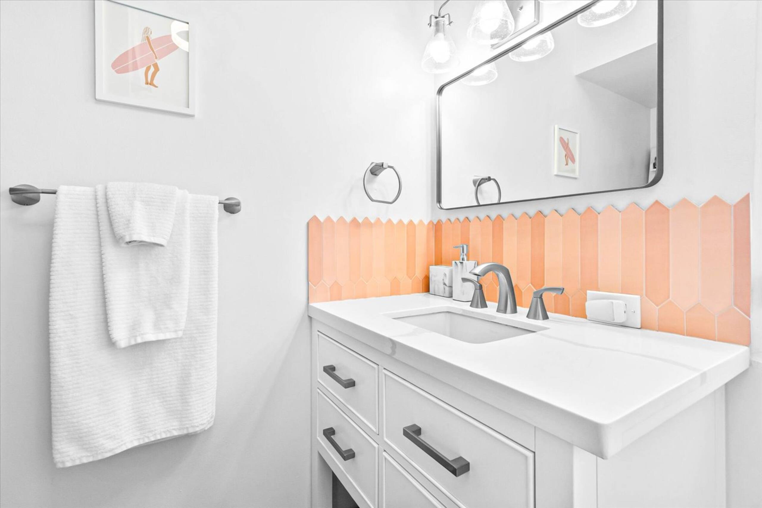 NEW Upgraded Condo, A/C, Oceanview + Parking - Image 28