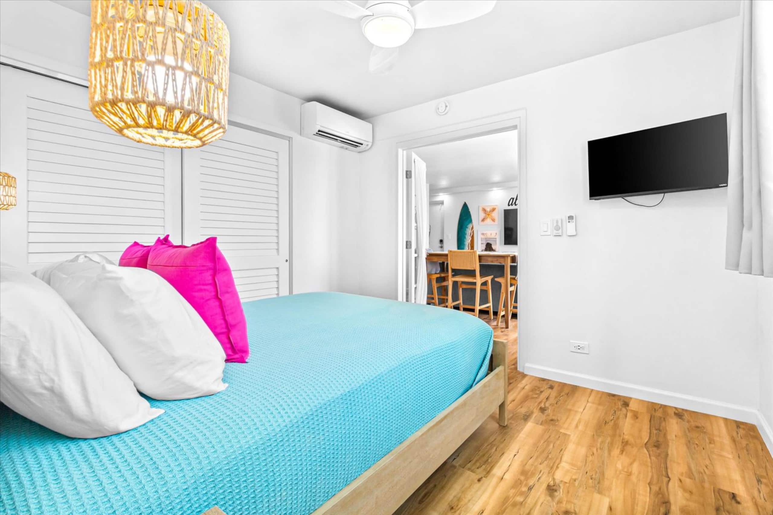 NEW Upgraded Condo, A/C, Oceanview + Parking - Image 27