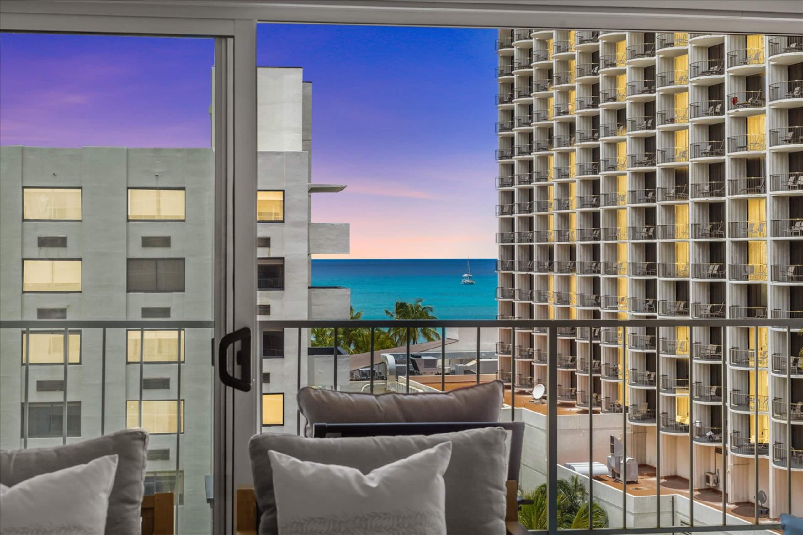 NEW Upgraded Condo, A/C, Oceanview + Parking - Image 38