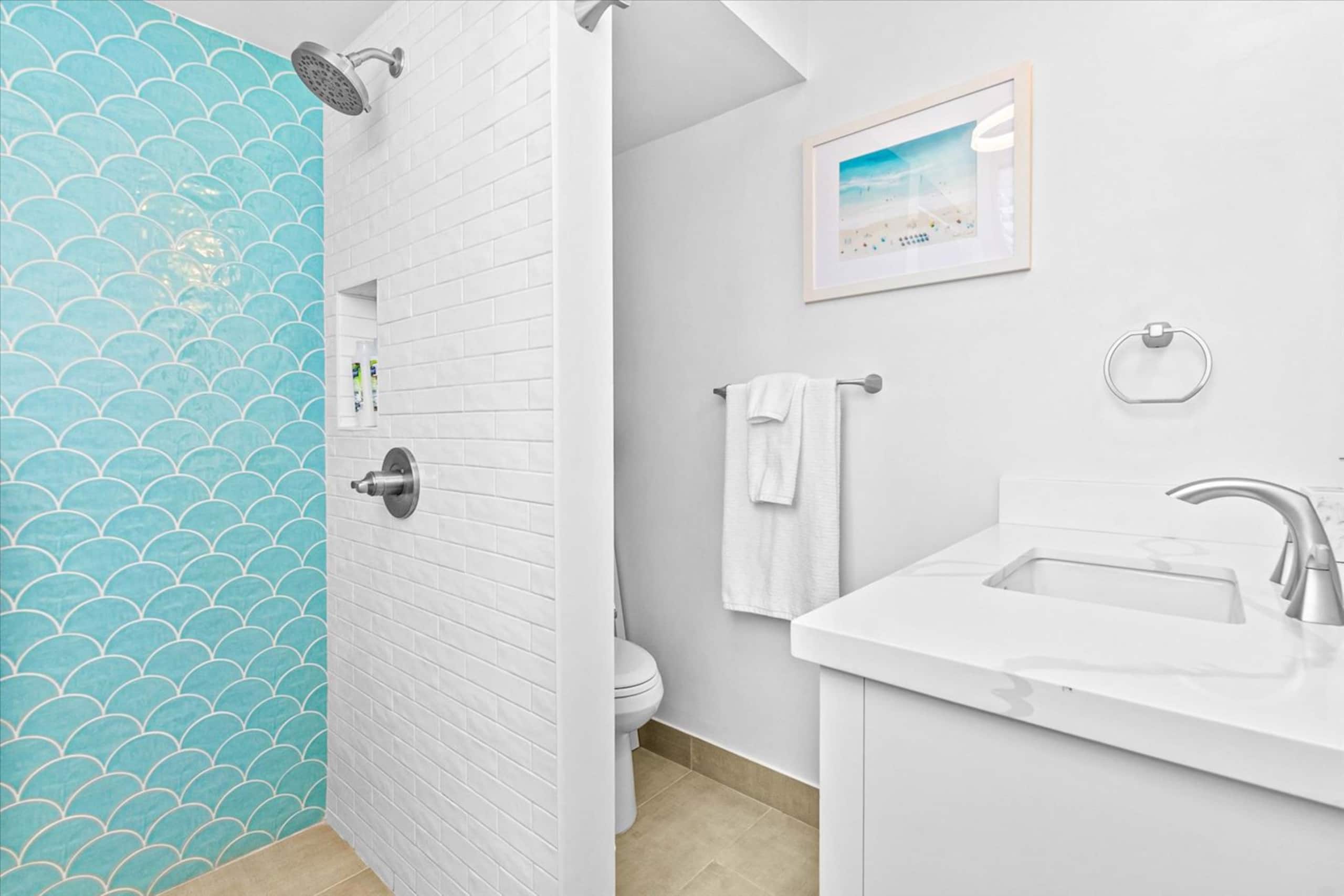 NEW Upgraded Condo, A/C, Oceanview + Parking - Image 31