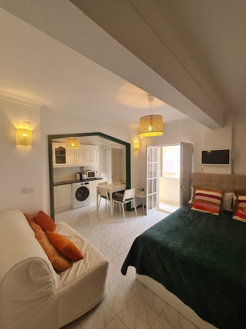 Bliss Studio 5 Min Walk to the Beach with Sea View