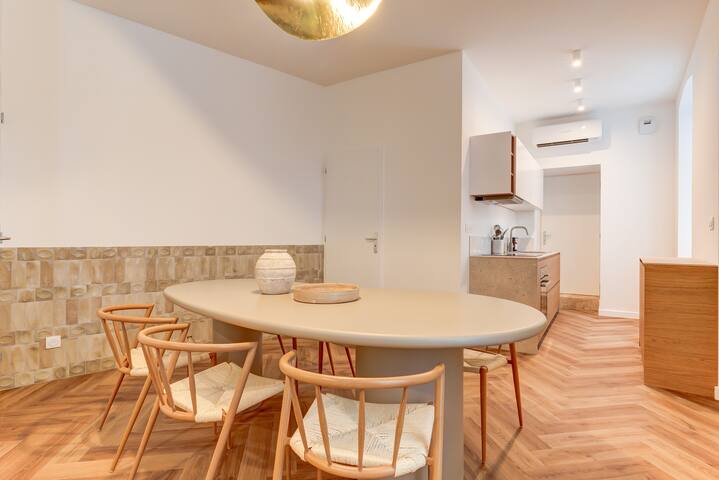 Nocnoc Maison Louise – 12p- Place Louis Chazette gallery image 4