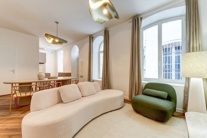 Nocnoc Maison Louise – 12p- Place Louis Chazette gallery image 2