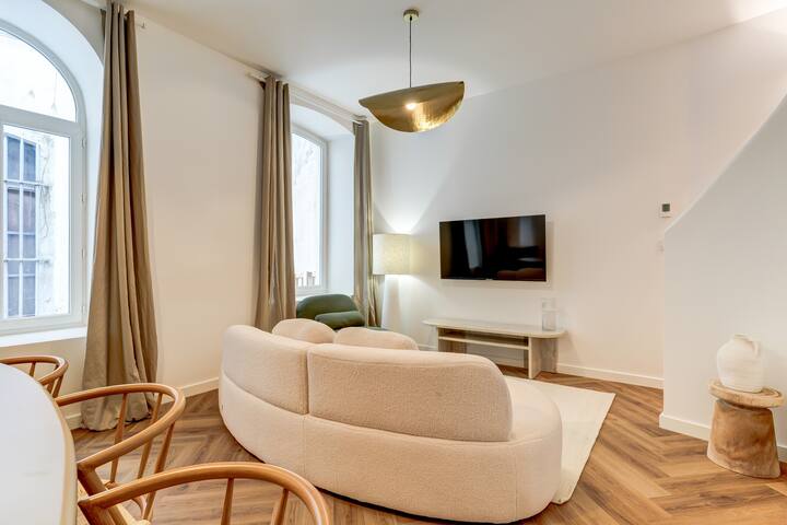 Nocnoc Maison Louise – 12p- Place Louis Chazette gallery image 3