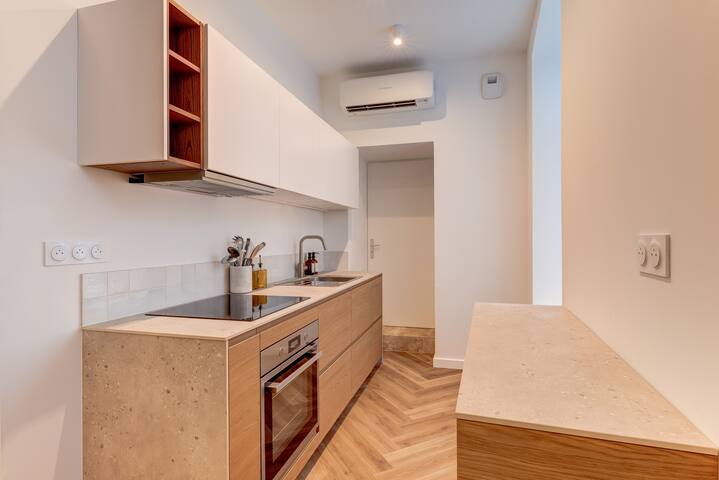 Nocnoc Maison Louise – 12p- Place Louis Chazette gallery image 5