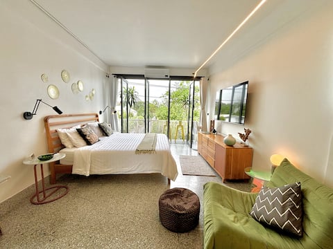 quiet luxury @bts: 2br w/ garden & highspeed wifi