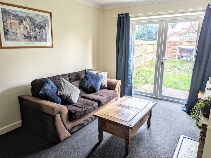Cracking Contractor 4br  Home,  Parking For 2 Vans - Wolverhampton
