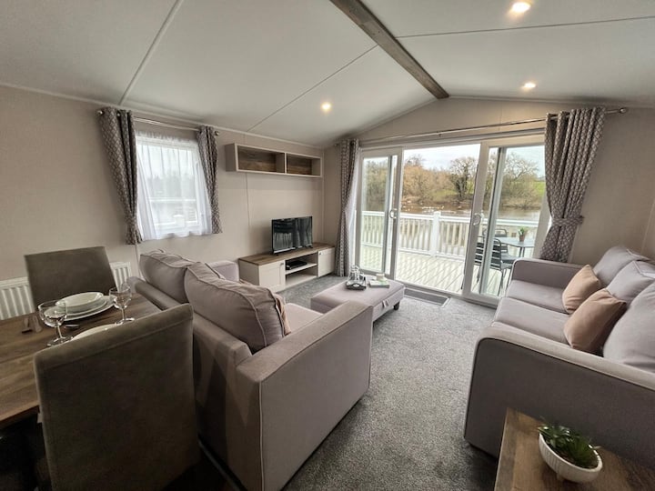 Lakeside Holiday Home - Northwich