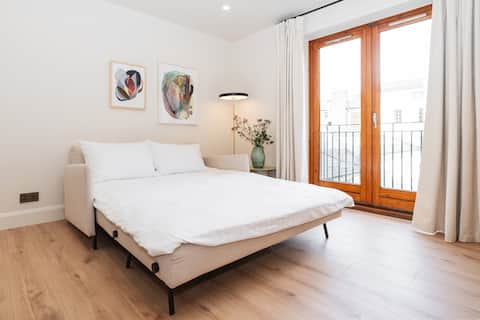 Top performing Airbnb: Modern Central Escape in Dublin's Heart in South East Inner City